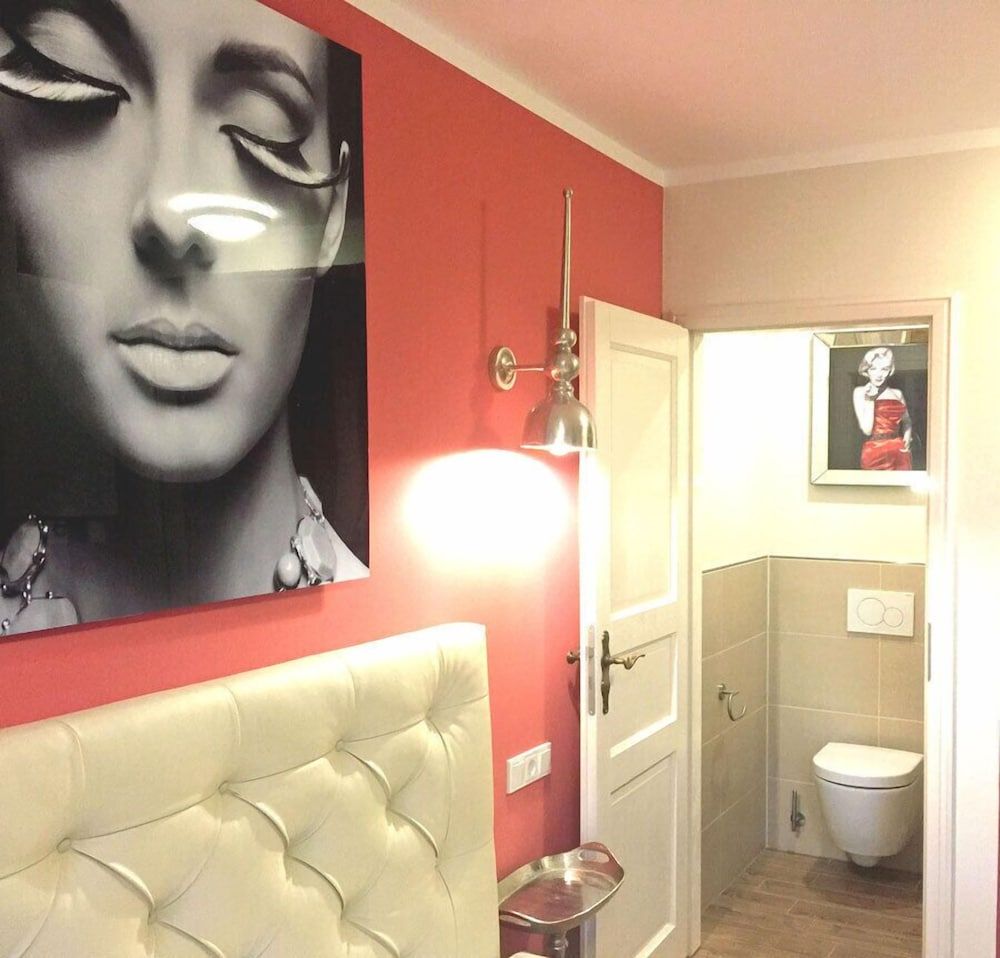 Hotel Chapeau Noir Superior Double Room 3