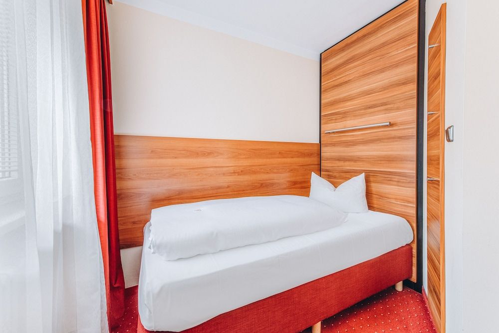 Hotel Isartor Family Room 5