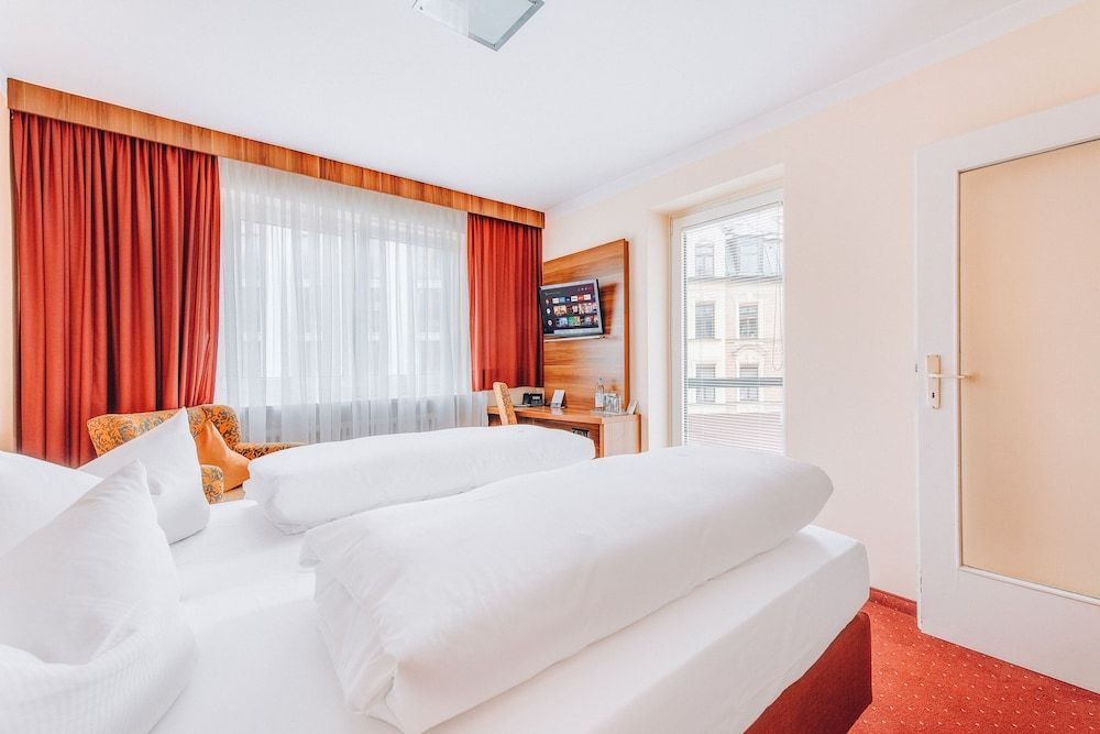 Hotel Isartor Family Room 7