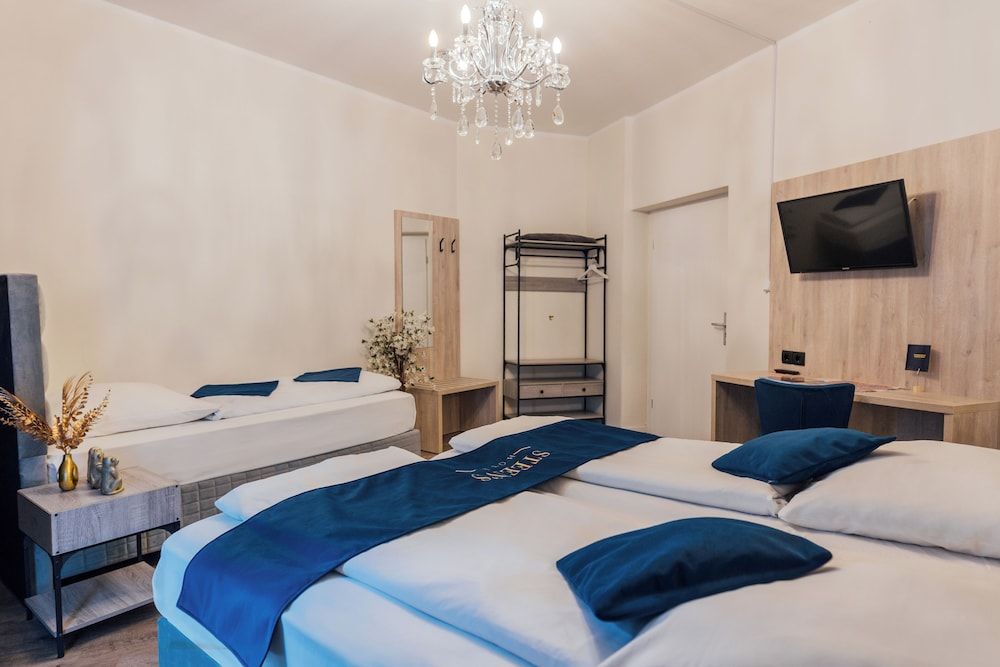 undefined Steen's Hotel 3