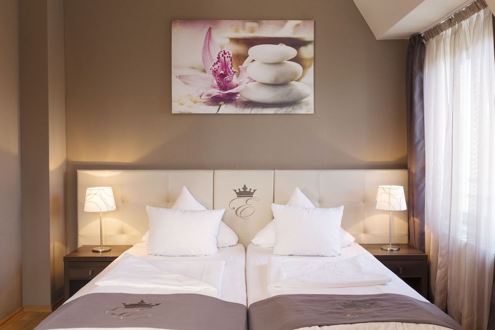 undefined Empress Hotel 10