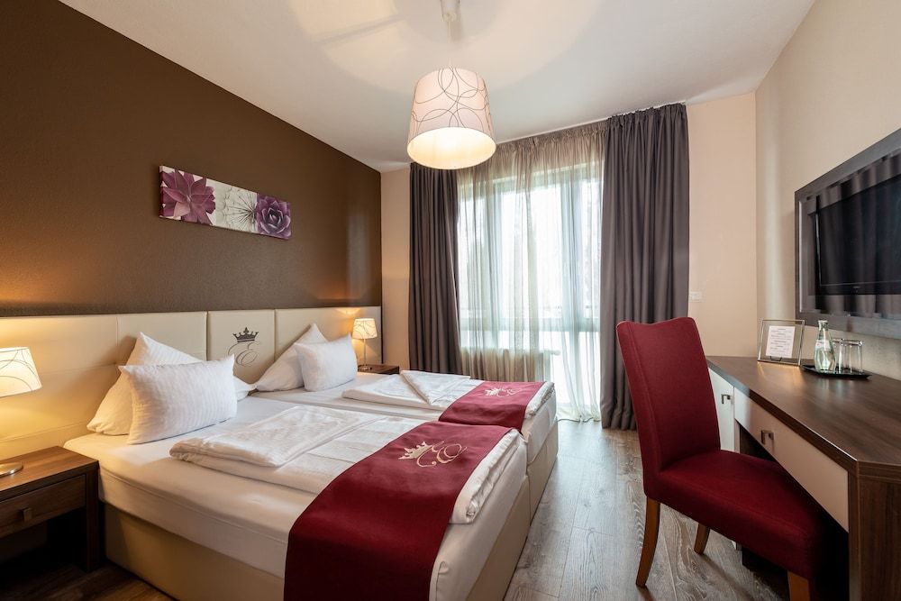 Empress Hotel Standard Double Room, 2 Twin Beds, Private Bathroom 4