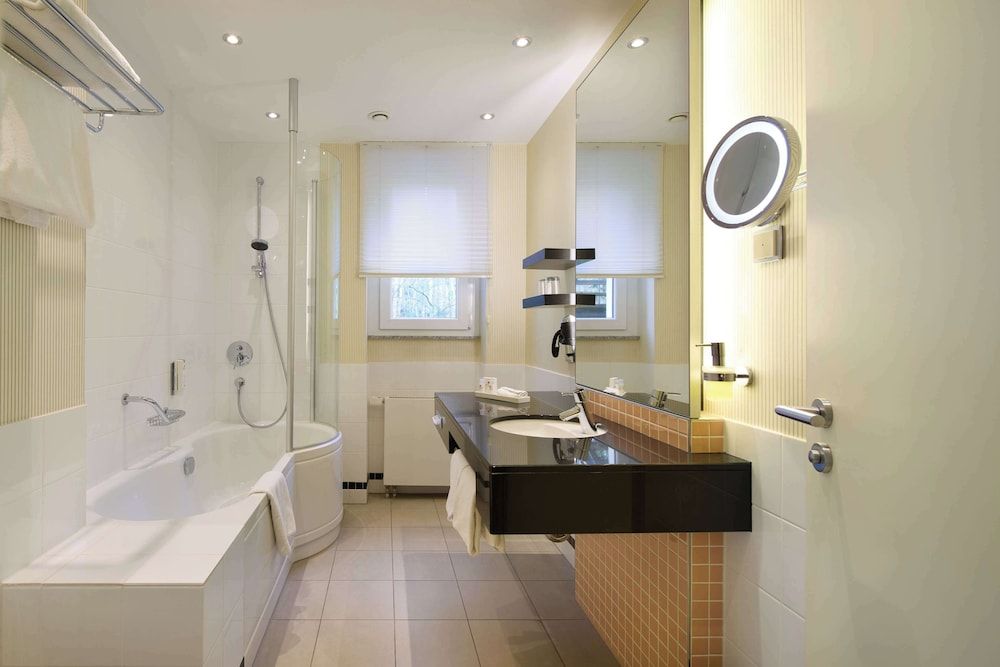 Junior Suite, 1 Double Bed, Garden View, Annex Building (Converts to 2 Twin Beds)