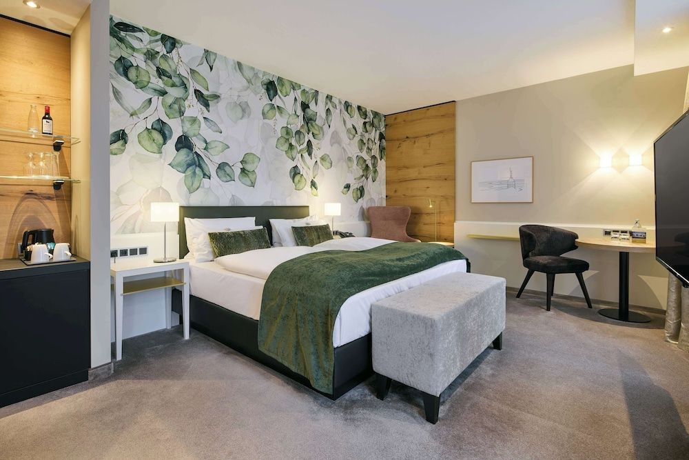 Premium Room, 1 Double Bed, Balcony, Park View (Converts to 2 Twin Beds)