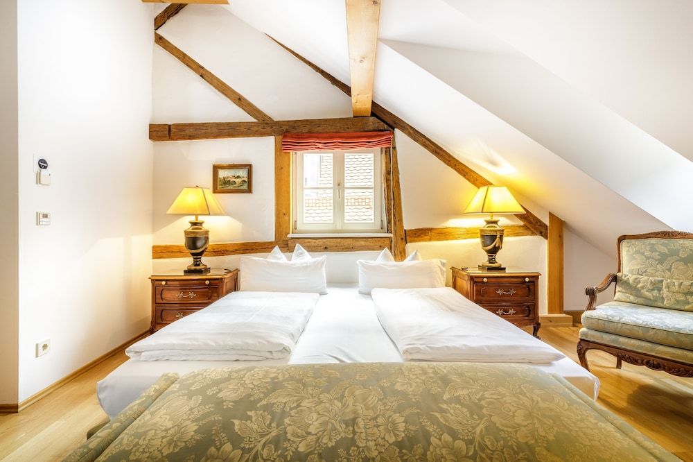 Bohemian Hotel Suite 4