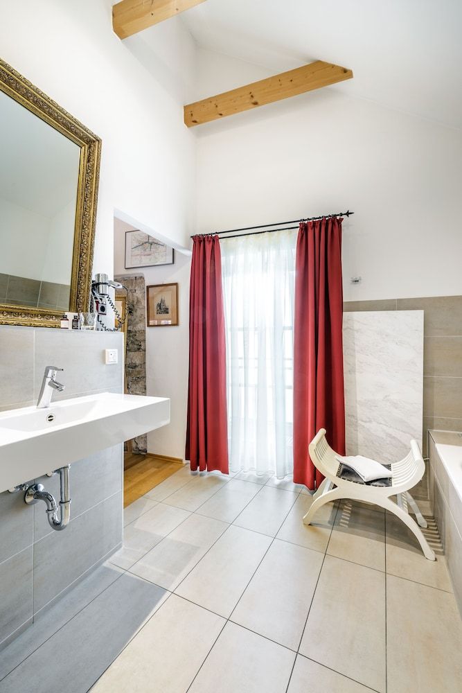 Bohemian Hotel Suite 9