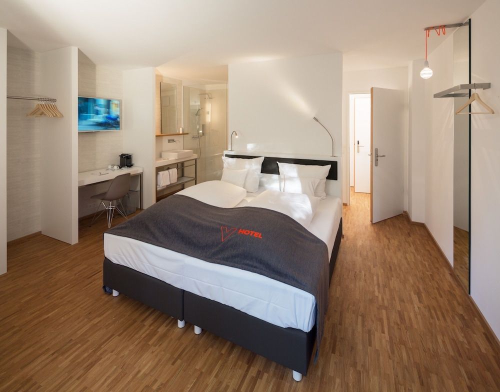 Suite, Balcony