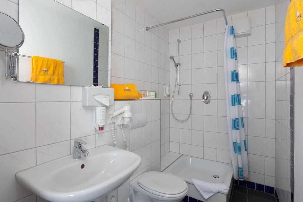 Hotel Elite Single Room 2