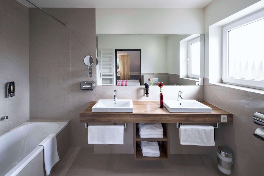 Best Western Hotel Brunnenhof Superior Room, 1 Double Bed with Sofa bed, Garden View (with Sofabed) 10