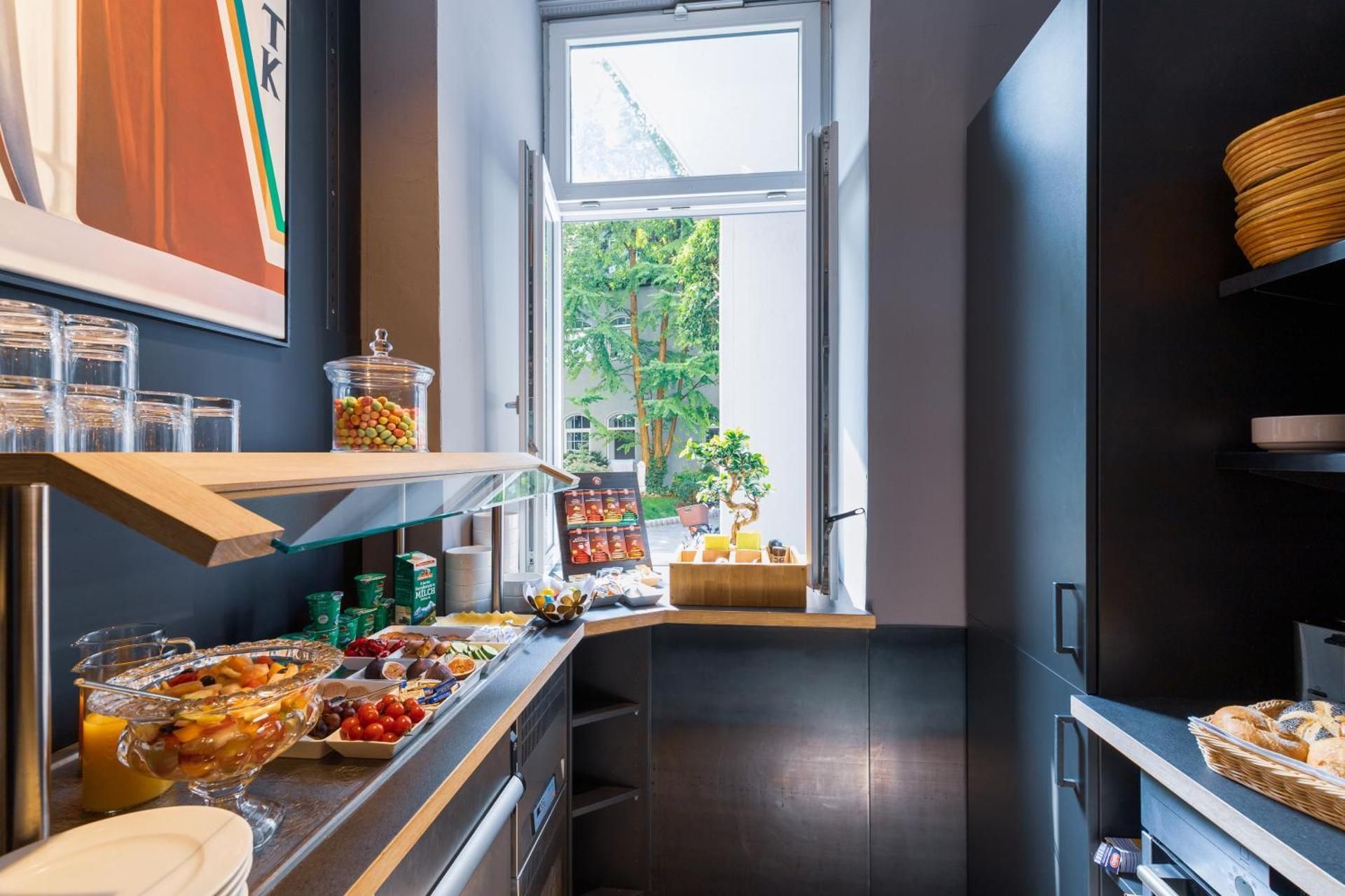 undefined mk hotel münchen max-weber-platz 3