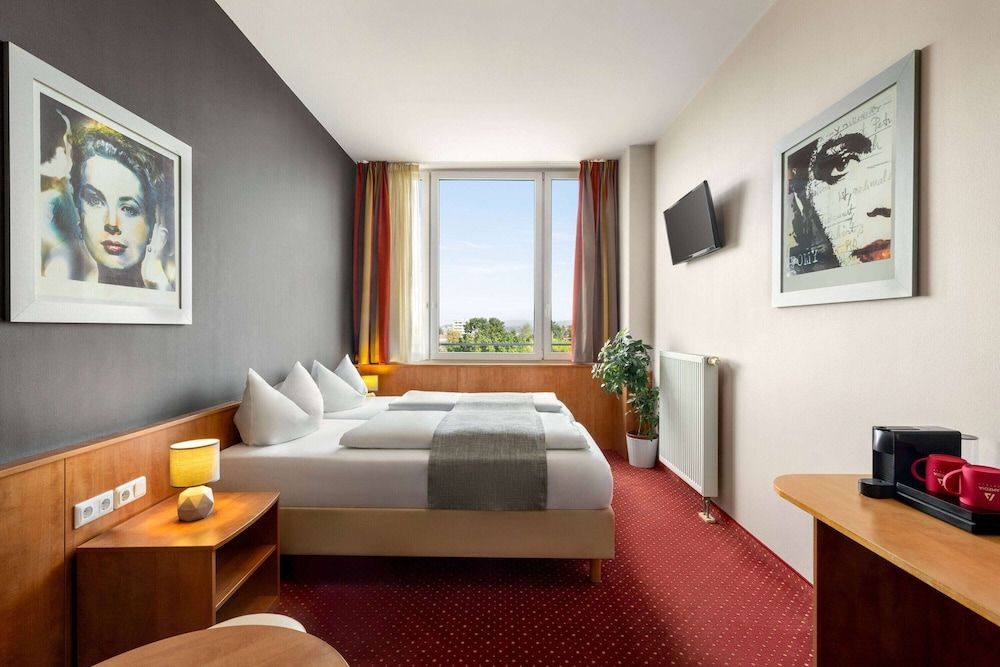 Amedia Express Passau Trademark Collection by Wyndham Room (Lounge) 5
