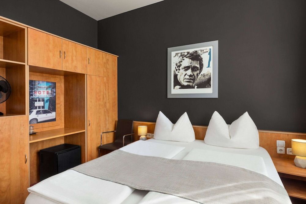 Amedia Express Passau Trademark Collection by Wyndham Comfort Room (Plus) 7