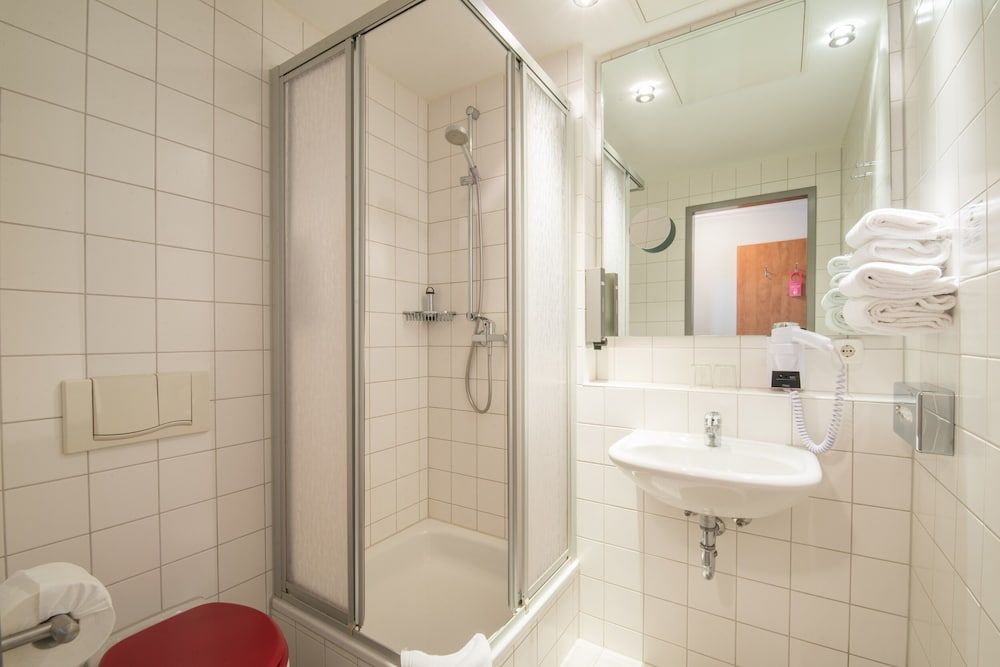 Amedia Express Passau Trademark Collection by Wyndham Comfort Twin Room 5