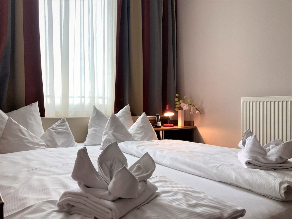 Amedia Express Passau Trademark Collection by Wyndham Comfort Room (Plus) 4