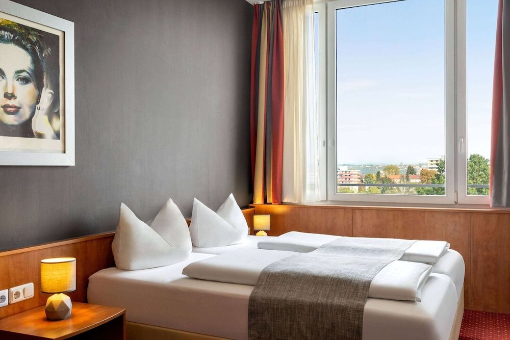 Amedia Express Passau Trademark Collection by Wyndham Room (Lounge) 4