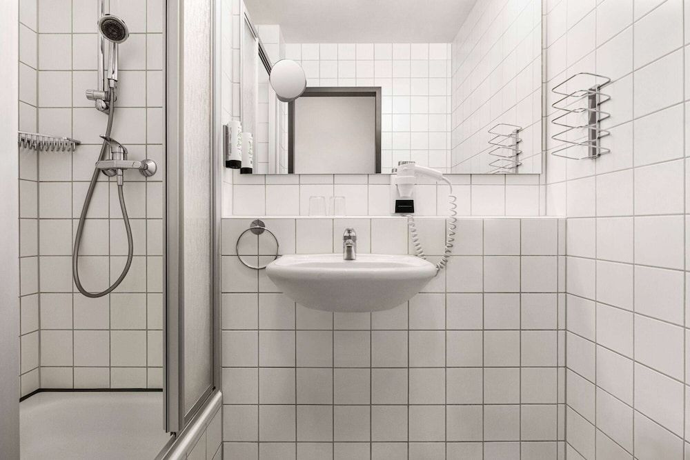 Amedia Express Passau Trademark Collection by Wyndham Comfort Twin Room 8