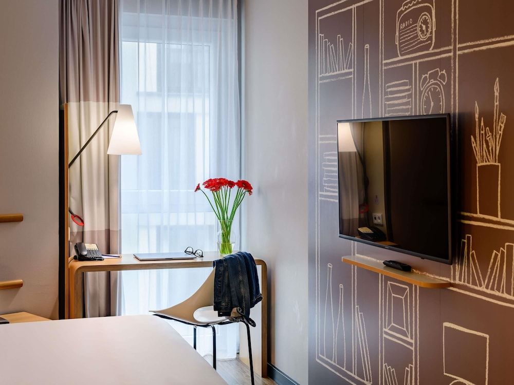 undefined ibis Berlin Hauptbahnhof 9