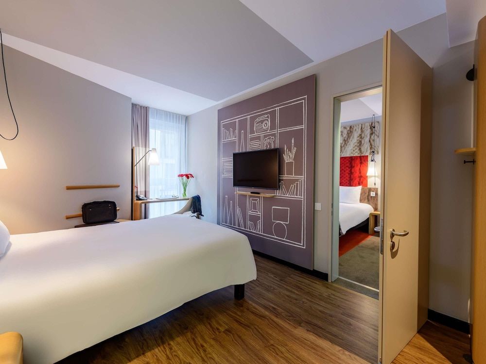 undefined ibis Berlin Hauptbahnhof 6