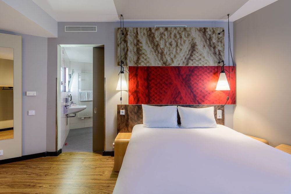 undefined ibis Berlin Hauptbahnhof 4