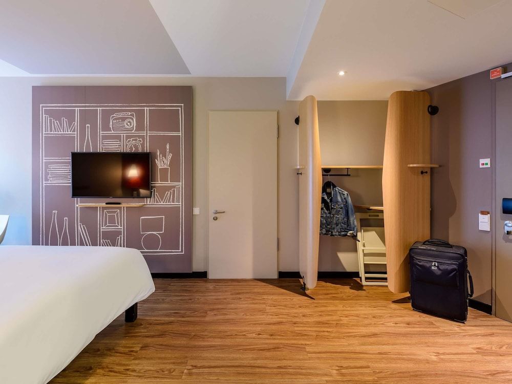 undefined ibis Berlin Hauptbahnhof 3