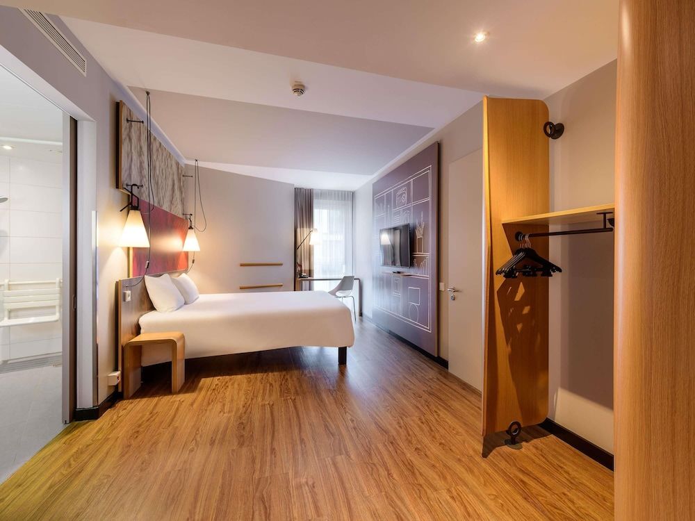undefined ibis Berlin Hauptbahnhof 5
