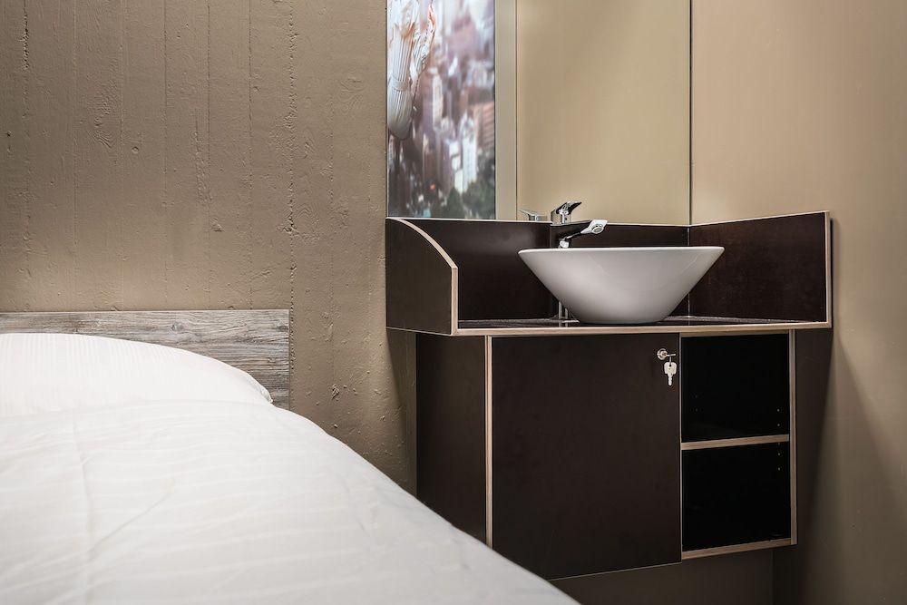 BoxHotel Göttingen App Based Hotel Basic Single Room (incl. 5€ per night Energy Fee) 2