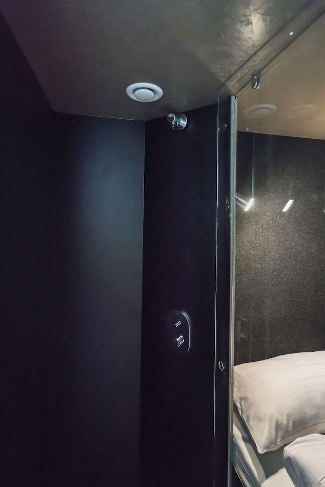 BoxHotel Göttingen App Based Hotel Standard Twin Room (incl. 5€ per night Energy Fee) 5