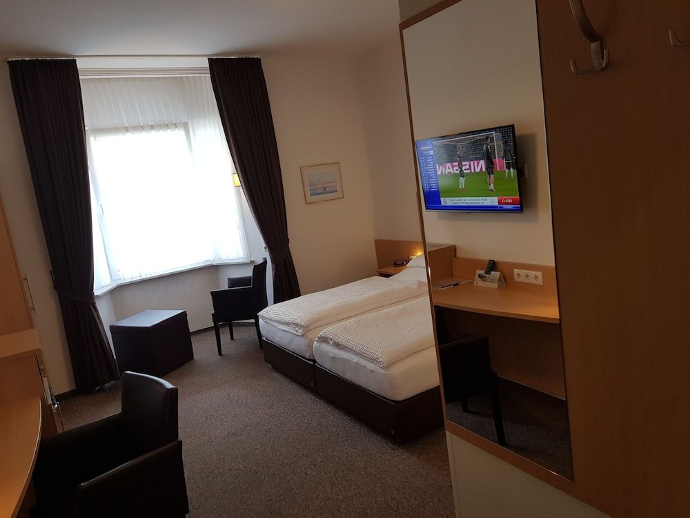 Hotel zum Anker Standard Double Room 8