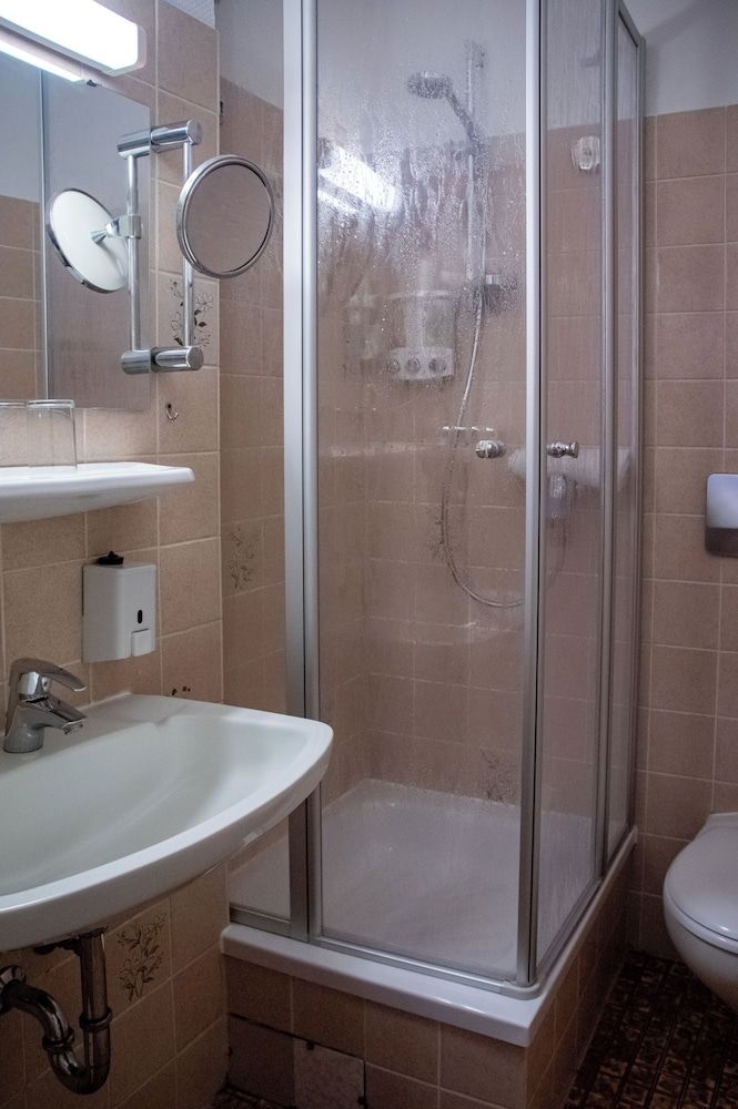 Economy Triple Room