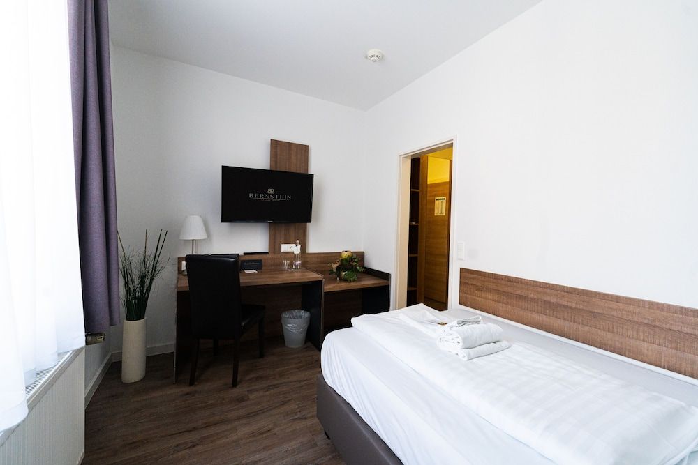 Bernstein Acamed Resort Comfort Single Room