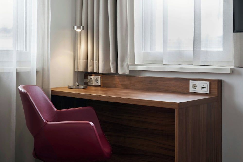 Four Points Flex by Sheraton Essen Family Room, 1 King Bed 8
