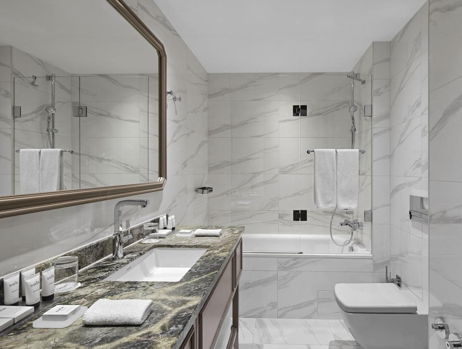 undefined Titanic Chaussee Berlin 7