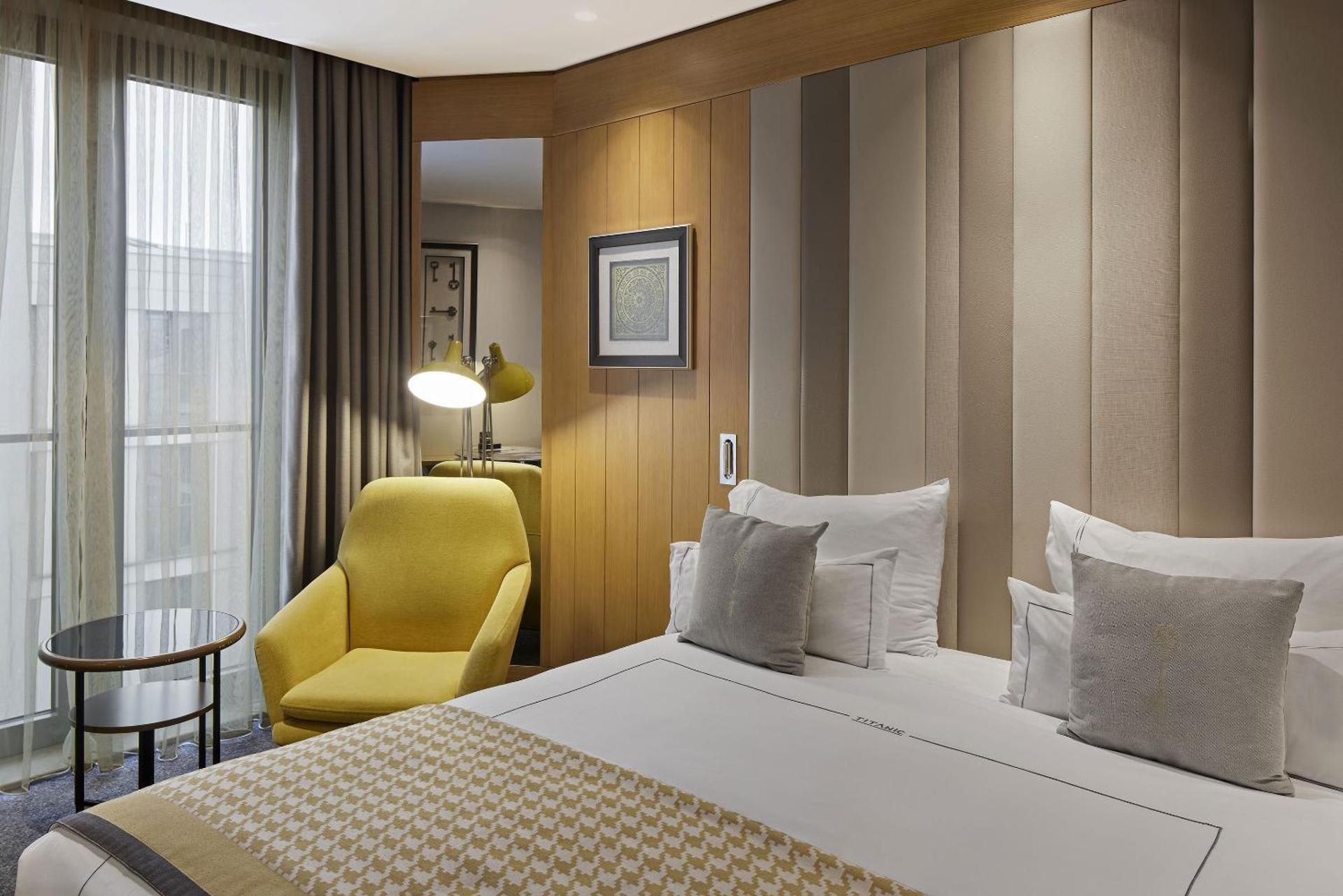 undefined Titanic Chaussee Berlin 8