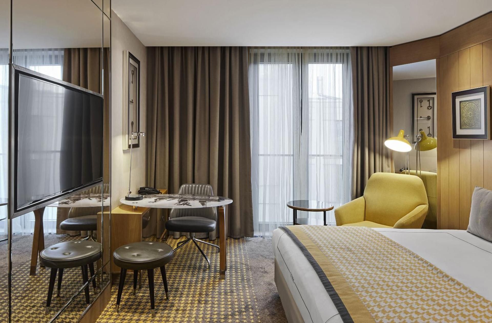 undefined Titanic Chaussee Berlin 9