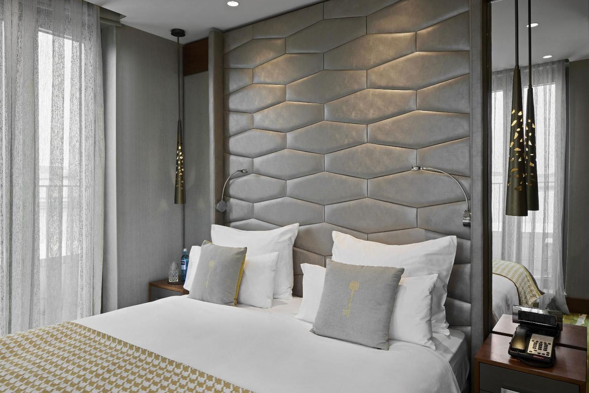 undefined Titanic Chaussee Berlin 5