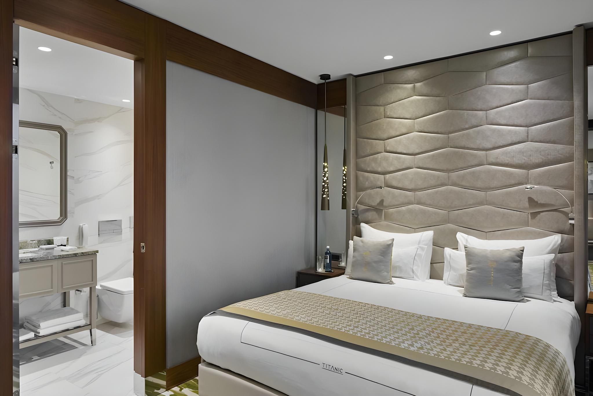 undefined TITANIC Chaussee Berlin 8