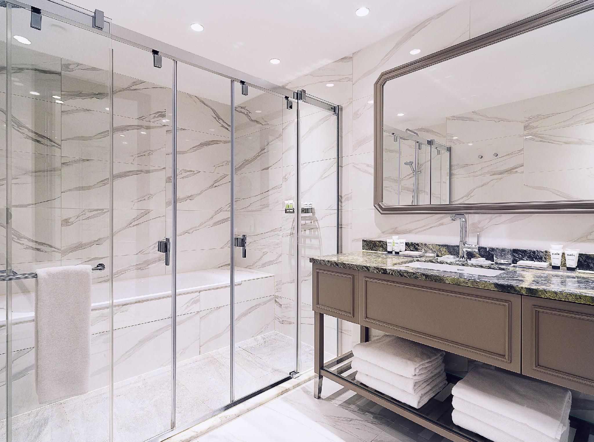 undefined Titanic Chaussee Berlin 4