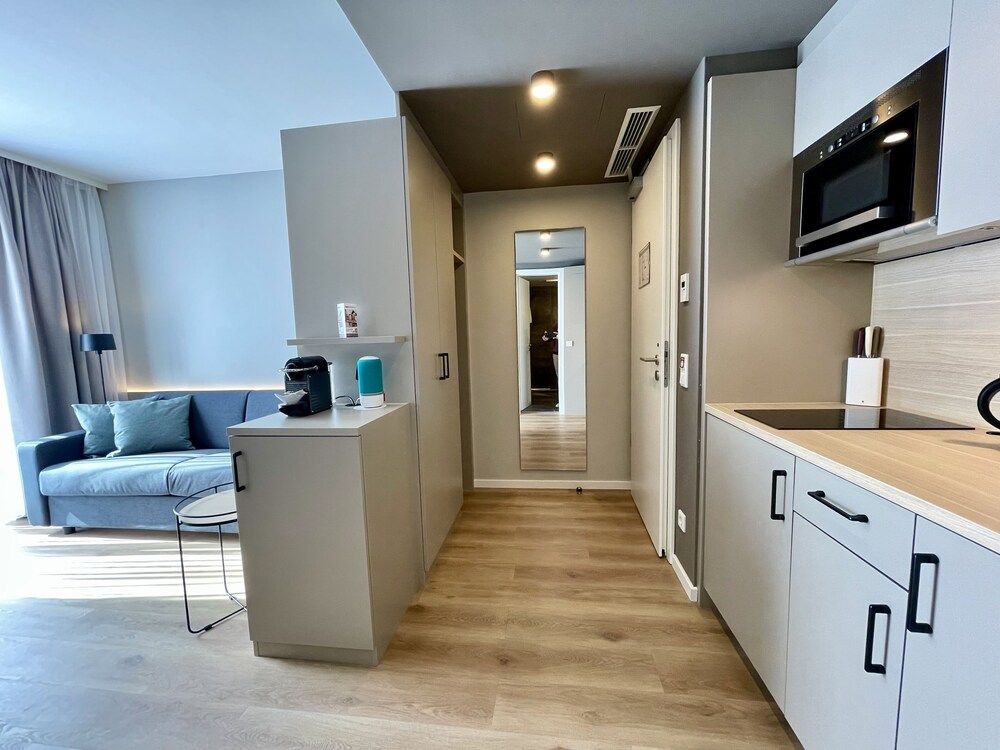 Zeitwohnhaus Suite Hotel & Serviced Apartments Apartment Premium Balcony 7