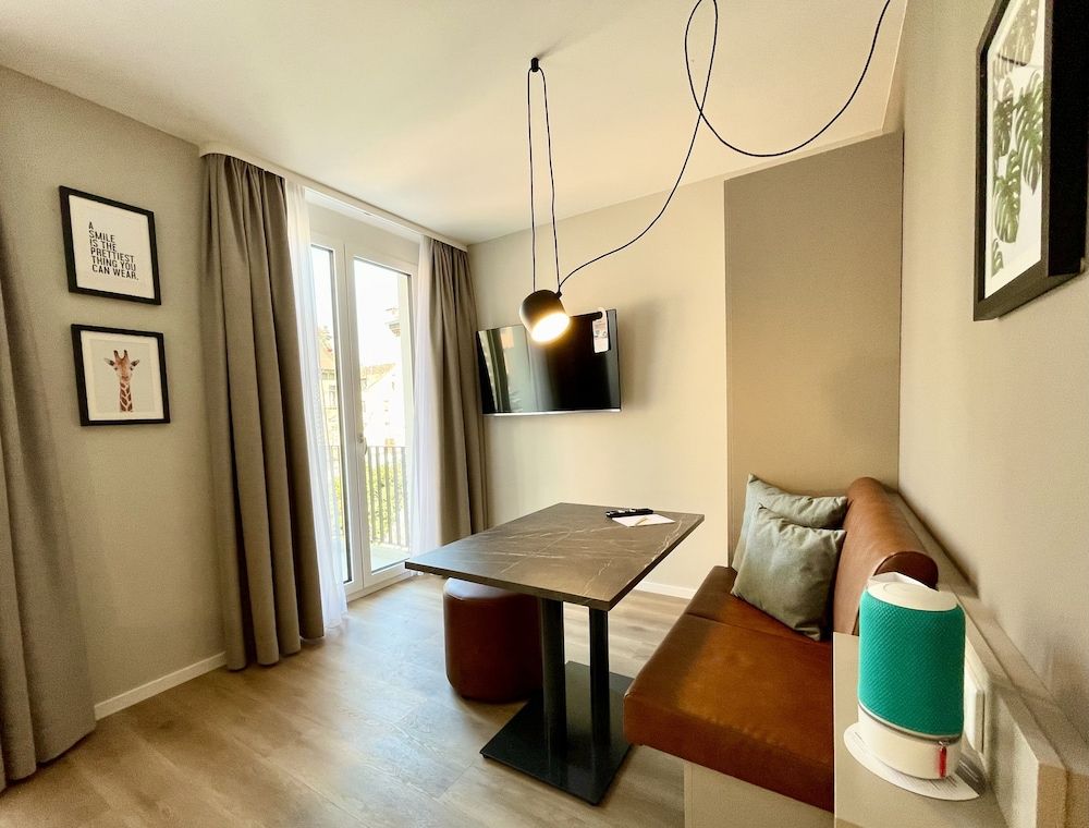 Zeitwohnhaus Suite Hotel & Serviced Apartments Apartment Premium Balcony 6