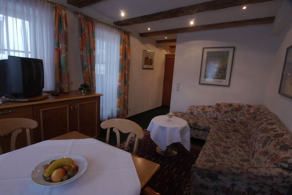 Hotel Ochsen Family Room for 6 Persons 5