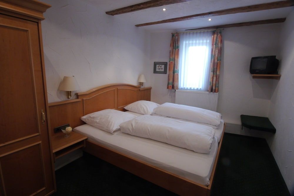 Hotel Ochsen Family Room for 6 Persons 3