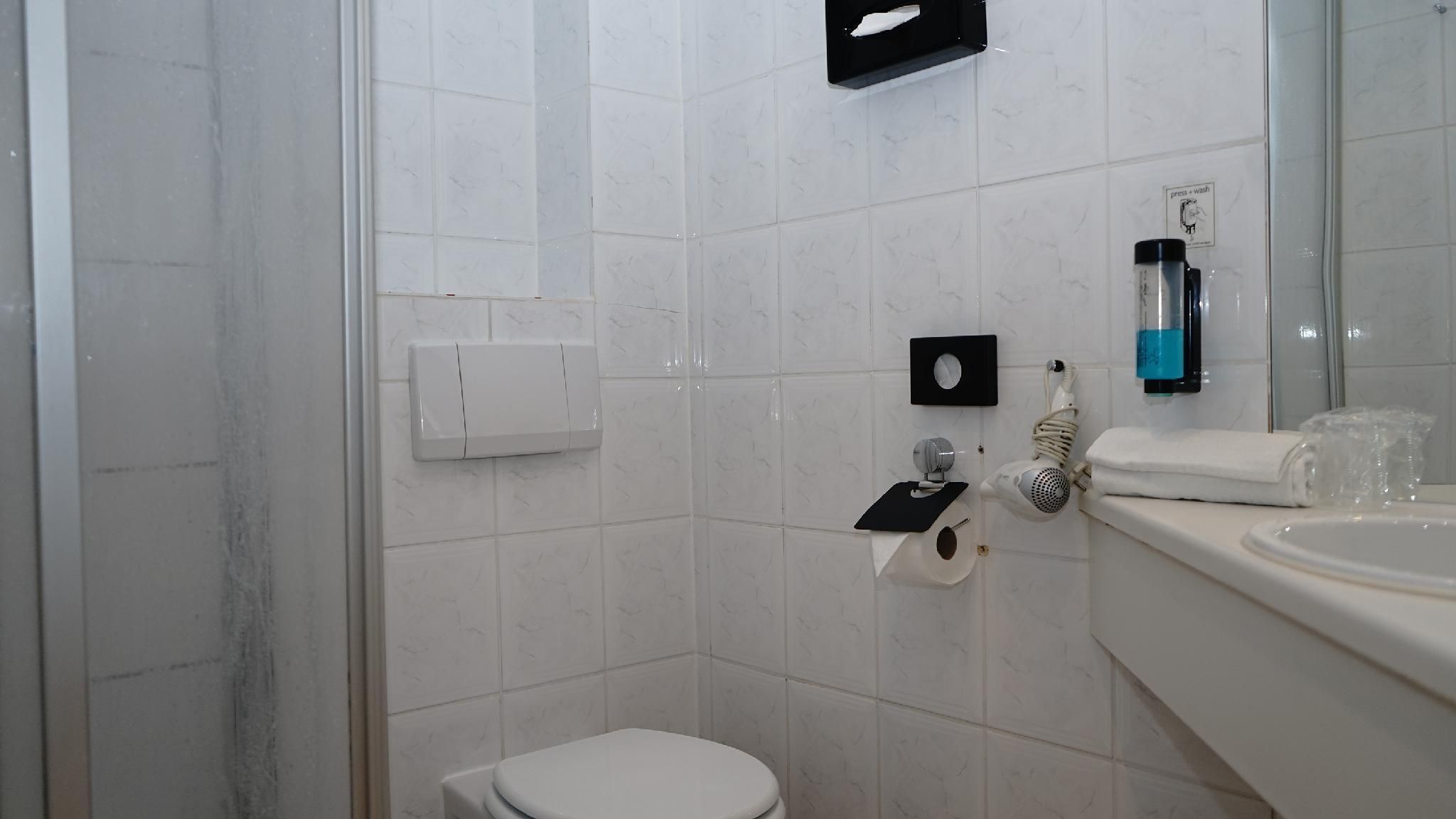 Entree Hotel Glinde Single Room 3