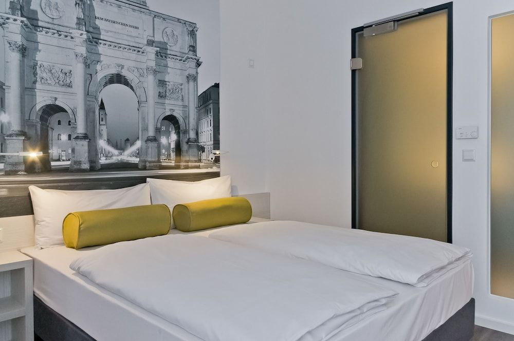 Super 8 by Wyndham Munich City West Standard Double Room 11