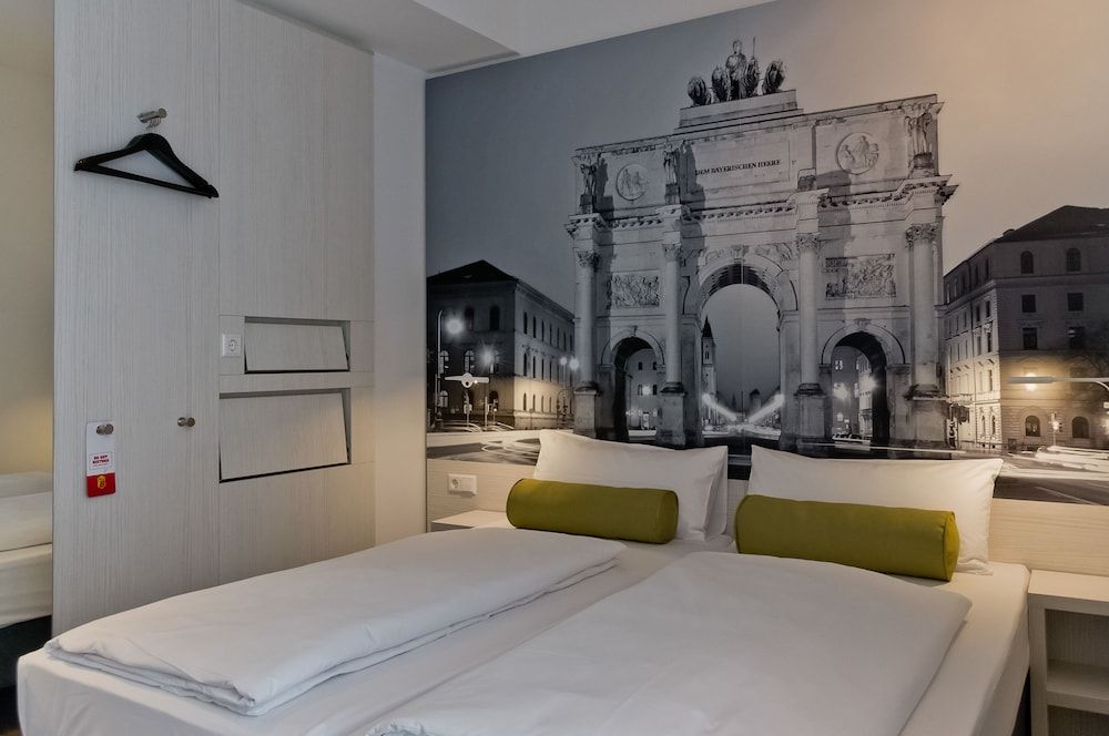 Super 8 by Wyndham Munich City West Standard Double Room 6