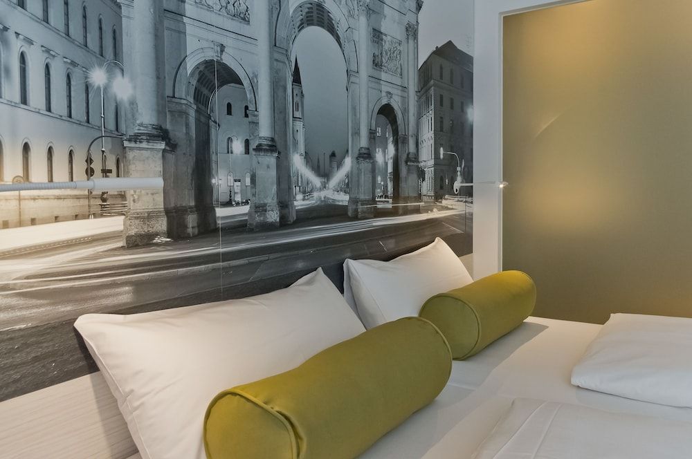 Super 8 by Wyndham Munich City West Standard Double Room 10