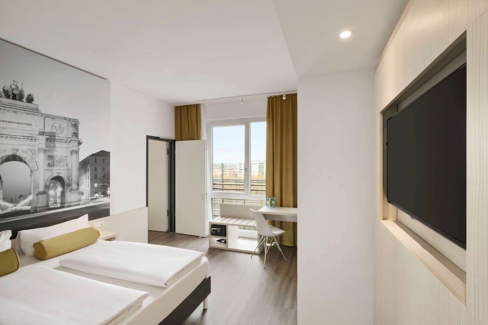 Super 8 by Wyndham Munich City West Standard Double Room 14