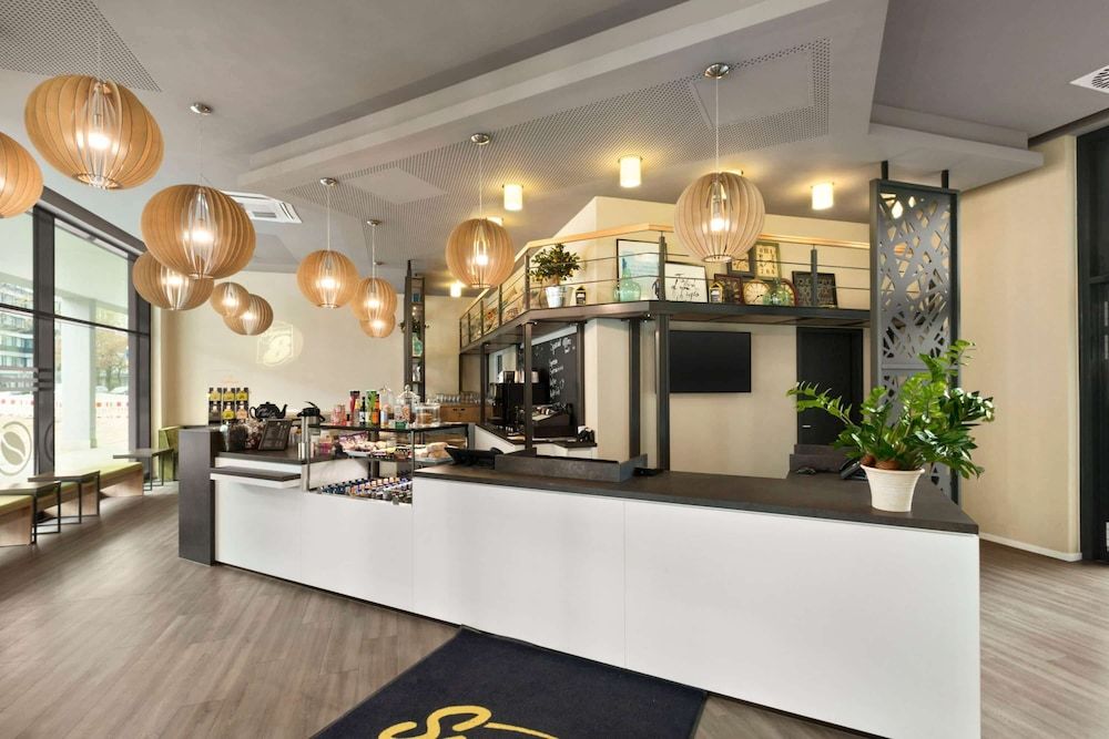 undefined Super 8 by Wyndham Munich City West 8