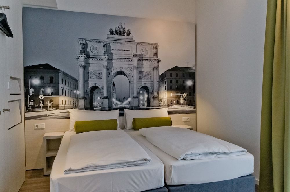Super 8 by Wyndham Munich City West Standard Double Room 9