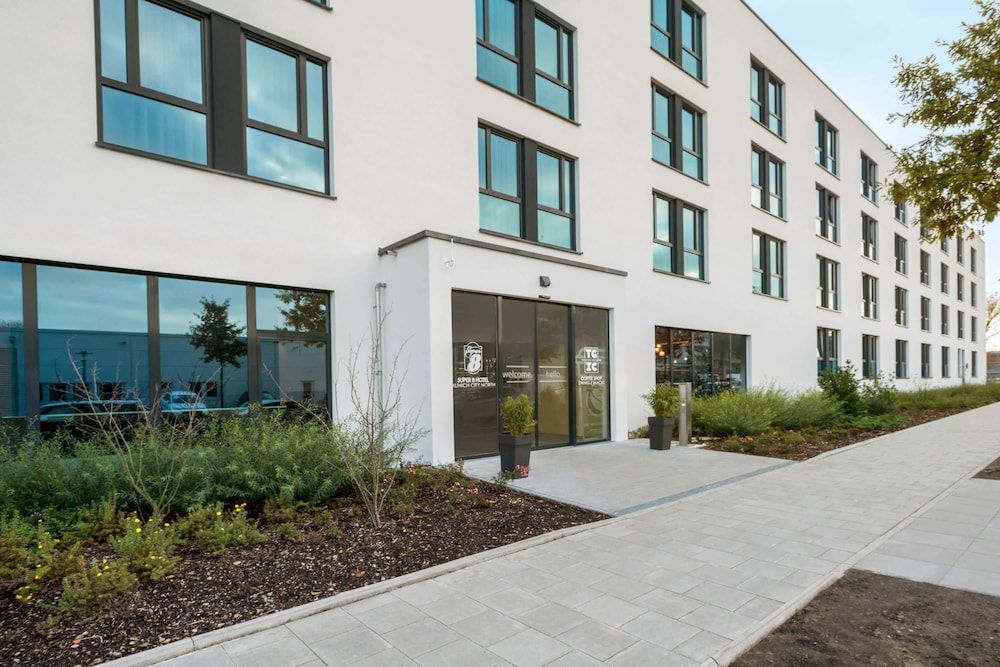 undefined Super 8 by Wyndham Munich City North 4