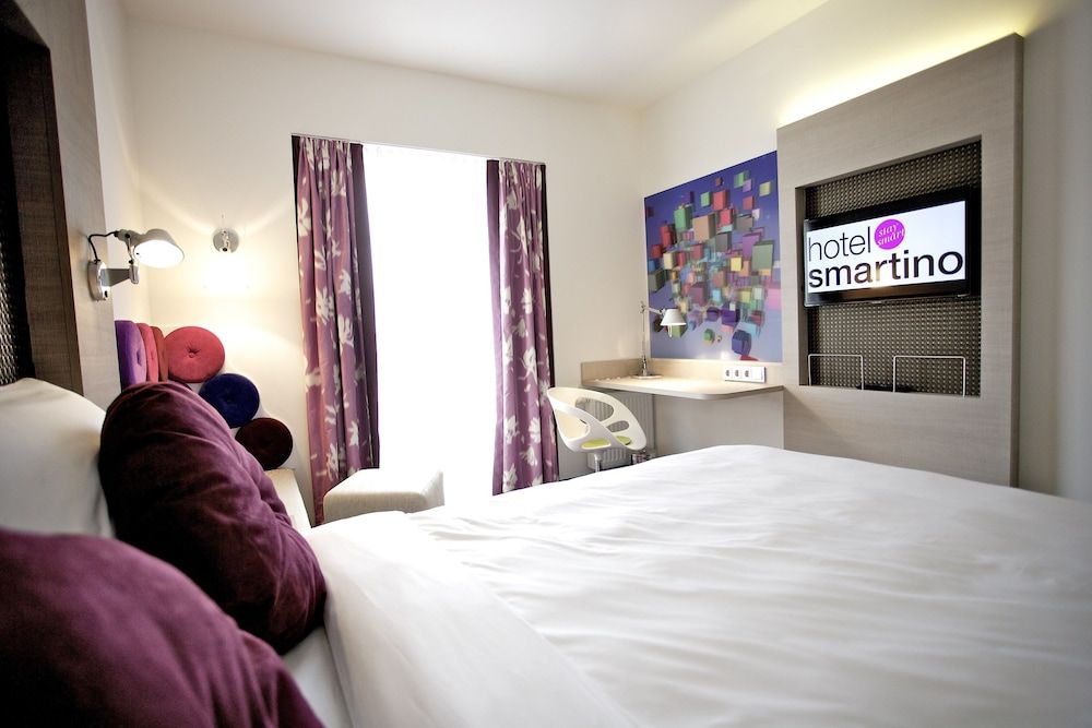 Smart room with twin bed